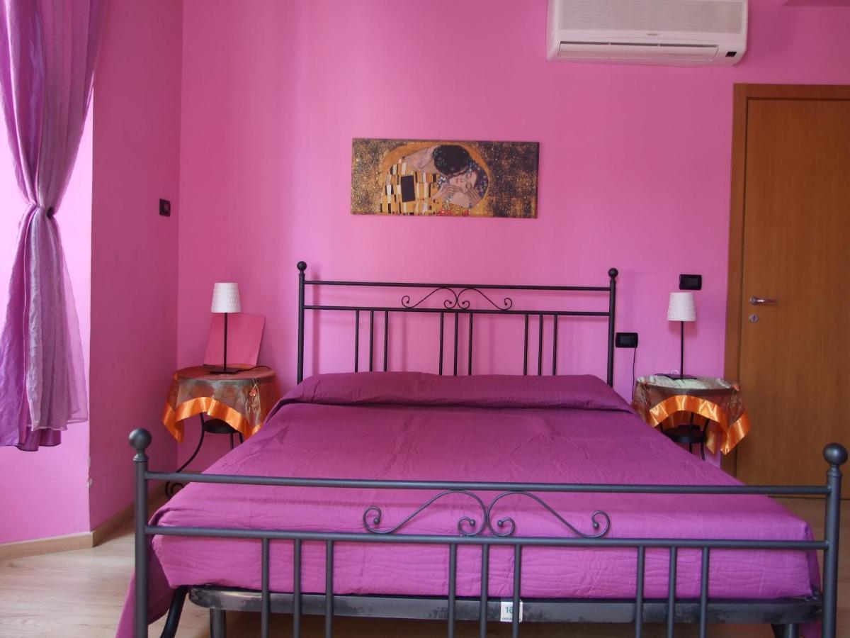 Ghiro Ghiotto Bed and Breakfast Pietra Ligure Eksteriør billede