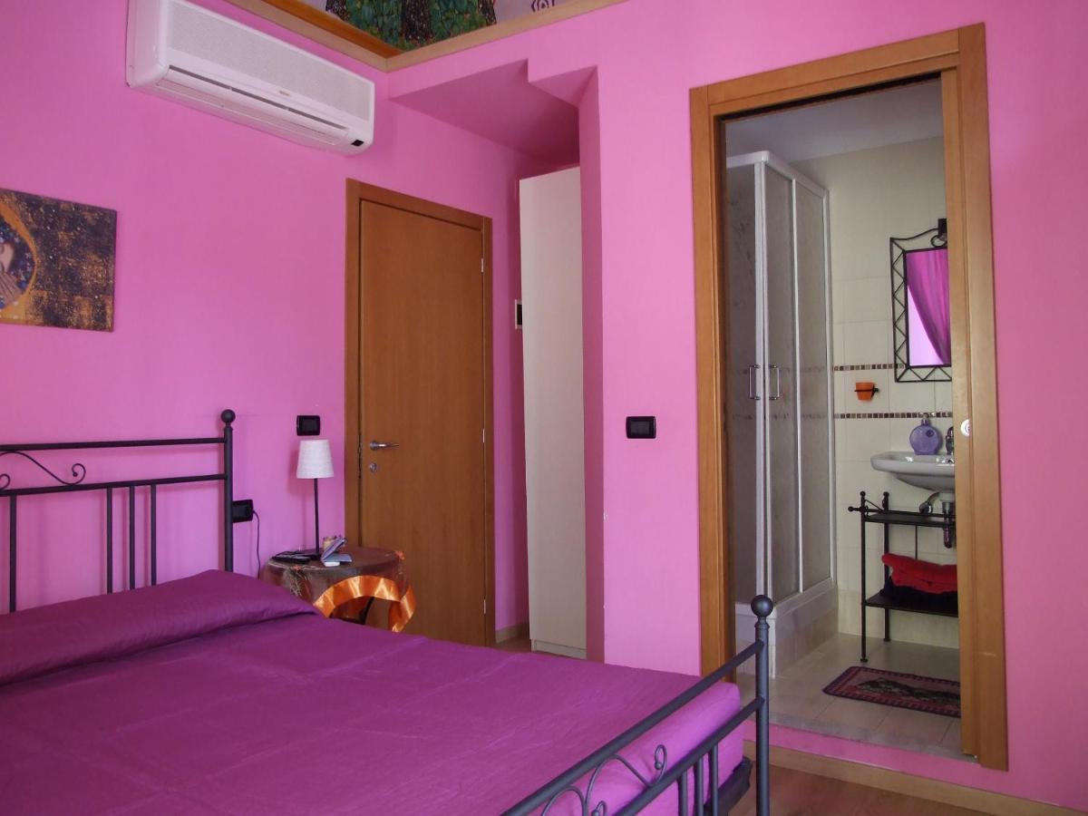 Ghiro Ghiotto Bed and Breakfast Pietra Ligure Eksteriør billede