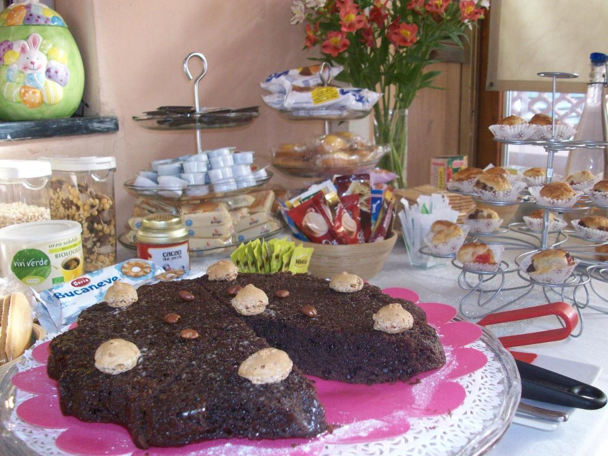 Ghiro Ghiotto Bed and Breakfast Pietra Ligure Eksteriør billede