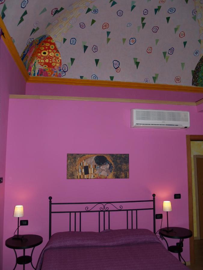 Ghiro Ghiotto Bed and Breakfast Pietra Ligure Eksteriør billede
