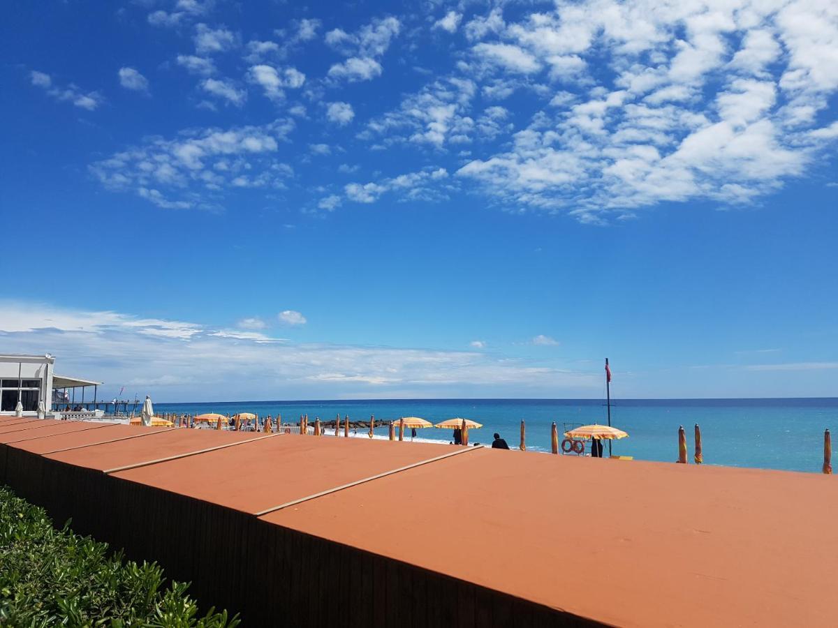 Ghiro Ghiotto Bed and Breakfast Pietra Ligure Eksteriør billede