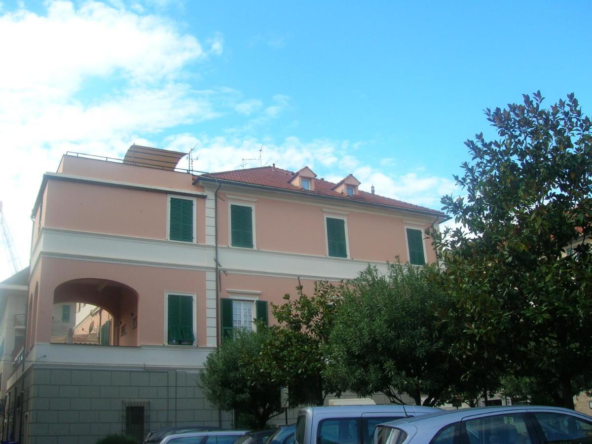 Ghiro Ghiotto Bed and Breakfast Pietra Ligure Eksteriør billede
